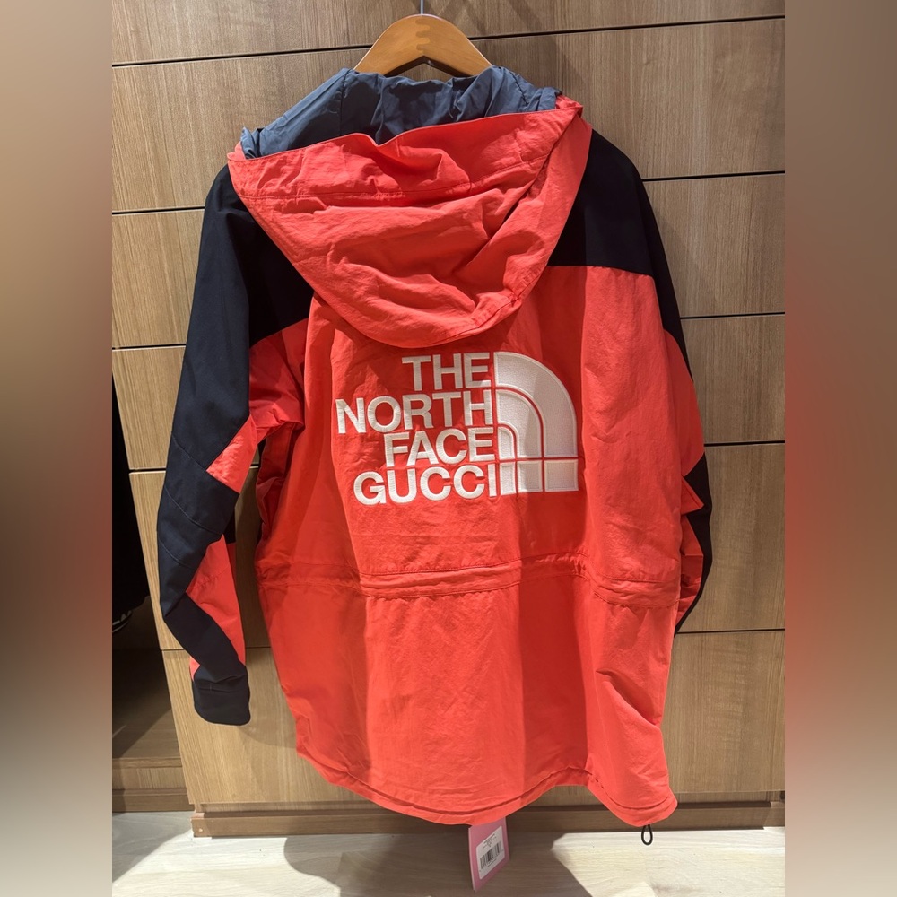 Gucci x The North Face $2500 BNWT jacket size medium
